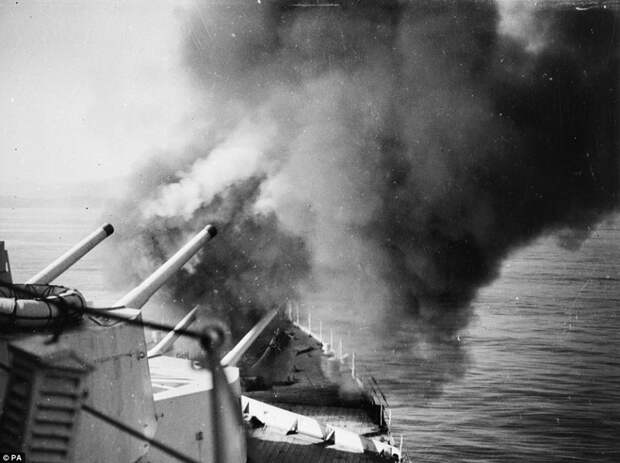 HMS Belfast также принимал участие в высадке союзных войск в Нормандии (1944) и Корейской войне (1950 - 1953) военное, военный корабль, исторические кадры, история, крейсер, редкие фото, фото