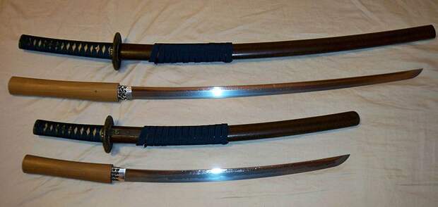 File:Daisho katana and wakizashi.jpg