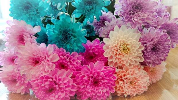 8 марта меняет правила: какие цветы и десерты неожиданно стали хитами