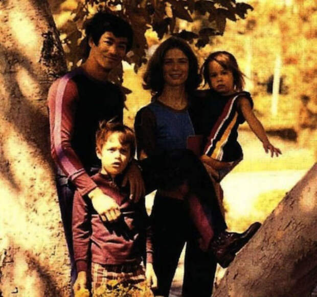 Неизвестные фотографии Брюса Ли из семейного архива