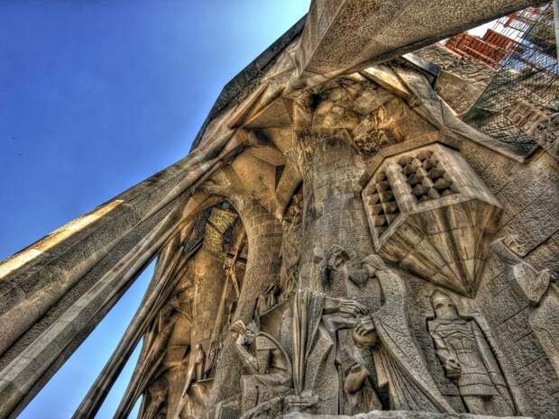 construction-started-on-la-sagrada-famlia-in-barcelona-in-1882-while-surreally-breathtaking-the-cathedral-is-still-being-built
