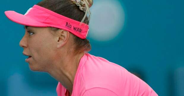 Звонарева вышла на матч турнира в Майами с антивоенным посланием