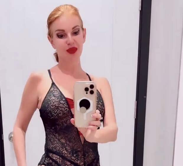 Певица Наталья Штурм показала себя в откровенном белье