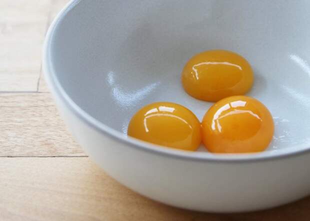 Неожиданно полезно: яичные желтки.