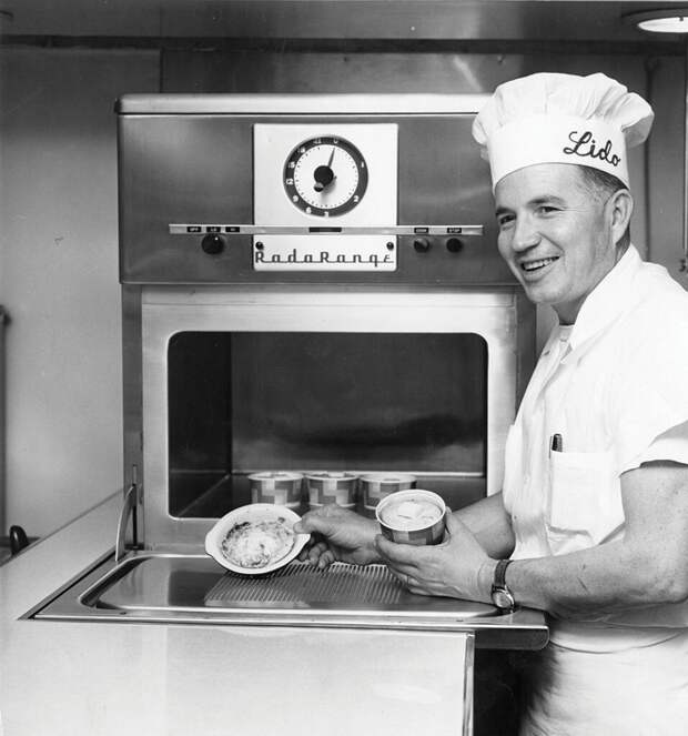 21. В 1947 году компания Raytheon выпустила Radarange - первую коммерческую микроволновую печь