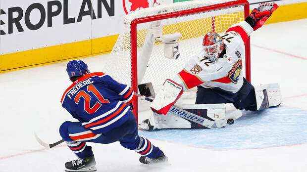 Бобровский стал 14-м вратарем с 21 тысячей сейвов за карьеру в НХЛ