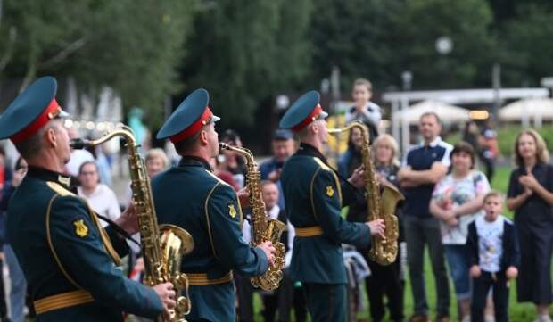 Москвичей пригласили на начало сезона концертов «Военные оркестры в парках Москвы»