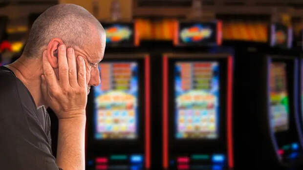 "А если занять и отыграться? После этой мысли ты уже не человек": Откровения лудомана. Как открывается портал в ад