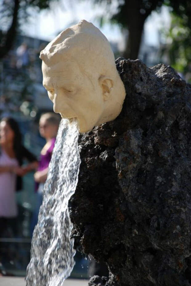 Блюющий фонтан, Лондон памятники, скульптуры, факты