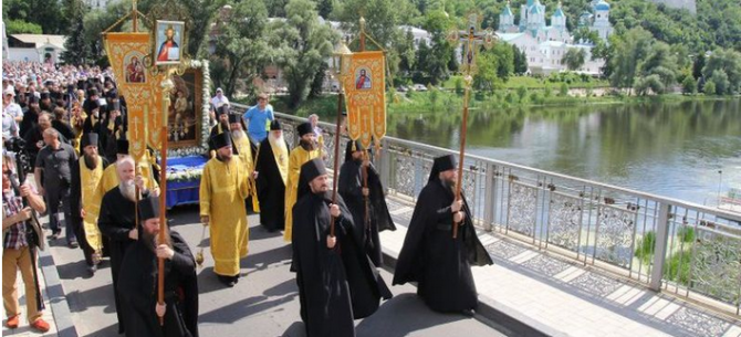 «Правый сектор» перекрыл дорогу Всеукраинскому крестному ходу
