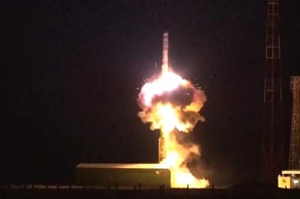 Эксперт Кнутов: дуэль с Arrow-3 подтвердила неуязвимость «Орешника».