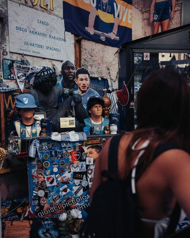 Билли Гилмор установил статую Диего Марадоны в своём саду