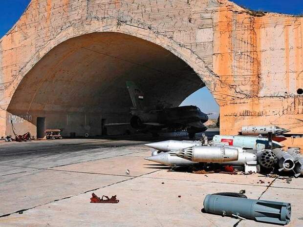 Сирийская авиабаза "Шайрат" после американского обстрела фото: gs.fm