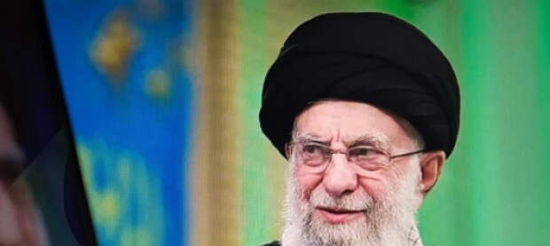 Али Хаменеи находится в штабе и руководит боевыми действиями - Al Mayadeen