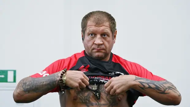 Александр Емельяненко отправился в больницу после боя с Исмаиловым