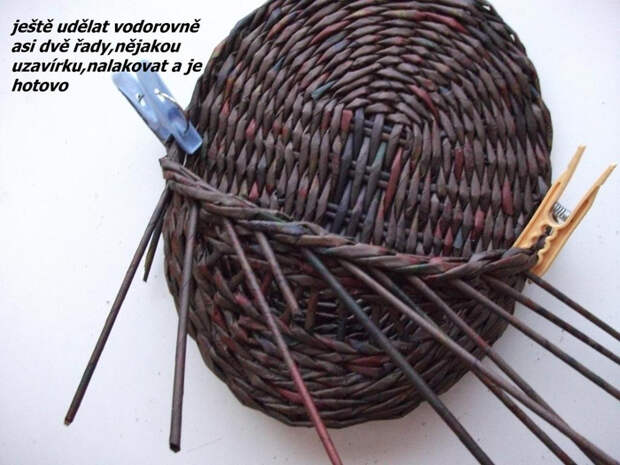 Плетение из газет. Цветочное настенное кашпо (8) (700x525, 323Kb)