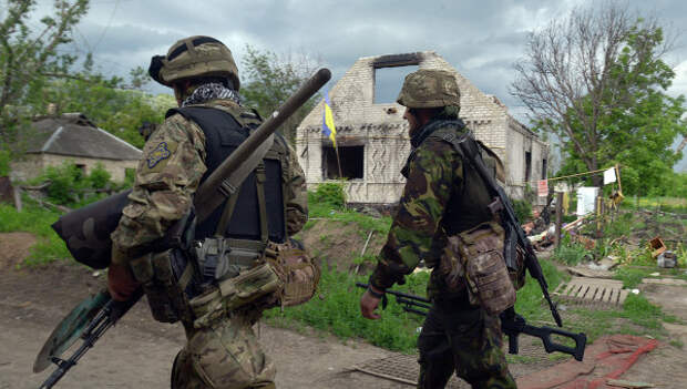 Украинские военнослужащие на позициях в районе Донецка