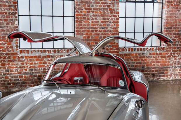 Необычный рестомод 300 SL Gullwing 