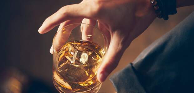 Нарколог объяснил людям старше 40 лет причины плохой переносимости алкоголя