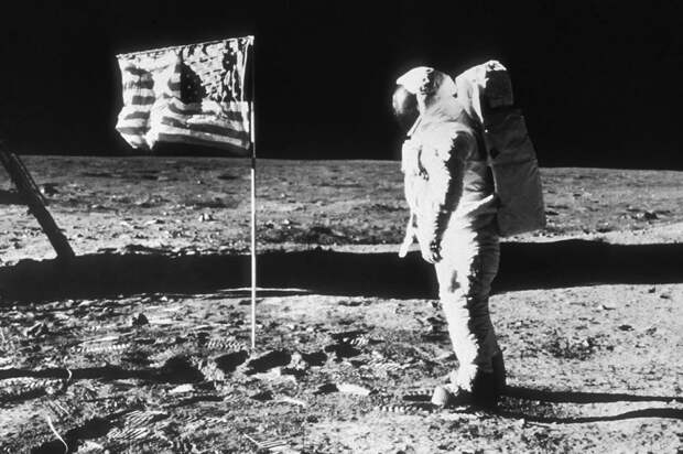 Нил Армстронг на Луне, 20.07.1969 года, Аполлон-11.png Нил Армстронг на Луне, 20.07.1969 года, Аполлон-11.png