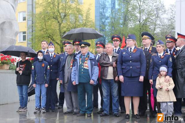 В Рязани прошла церемония возложения цветов и гирлянды Воинской славы
