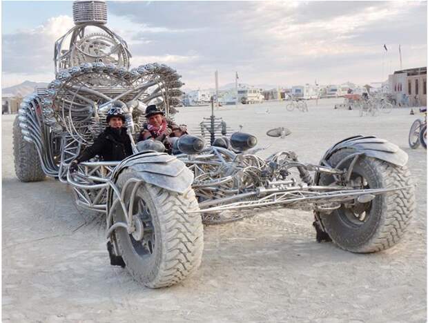 Фрик-автомобили на фестивале Burning Man 2017