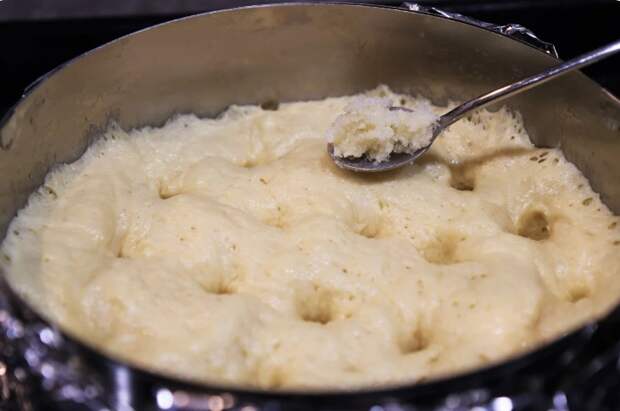 Один недостаток у этого пирога – он быстро съедается. Нежный сахарный пирог