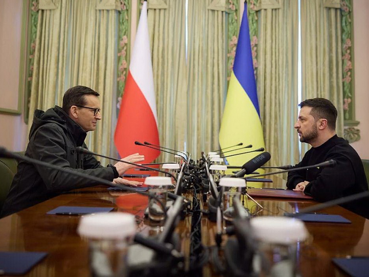 Киев разругался с Варшавой: Польша отказалась поставлять Украине вооружение и угрожает эмбарго