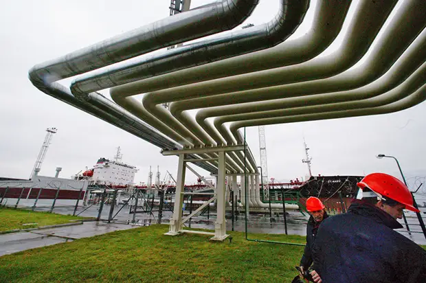 Горбань заявил об остановке погрузки нефти на терминале под Новороссийском