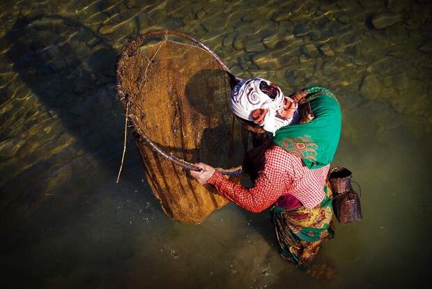 Женщины на рыбалке. Непал. Фото с сайта pixabay - бесплатные картинки