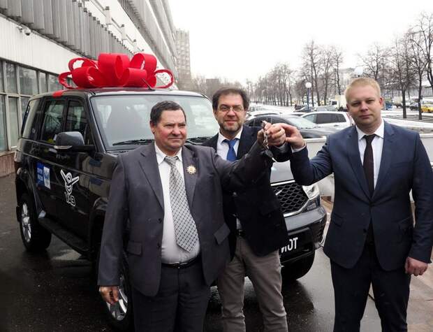 Смелому сотруднику Почты России подарили автомобиль мужество, награда, почта россии