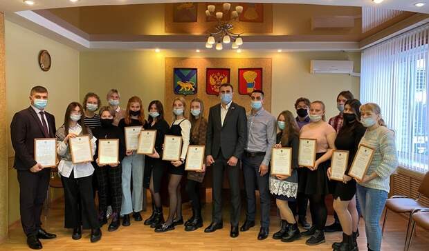 Волонтёры Уссурийска получили награды краевого парламента