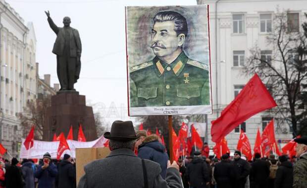 Почему российская элита так боится Сталина