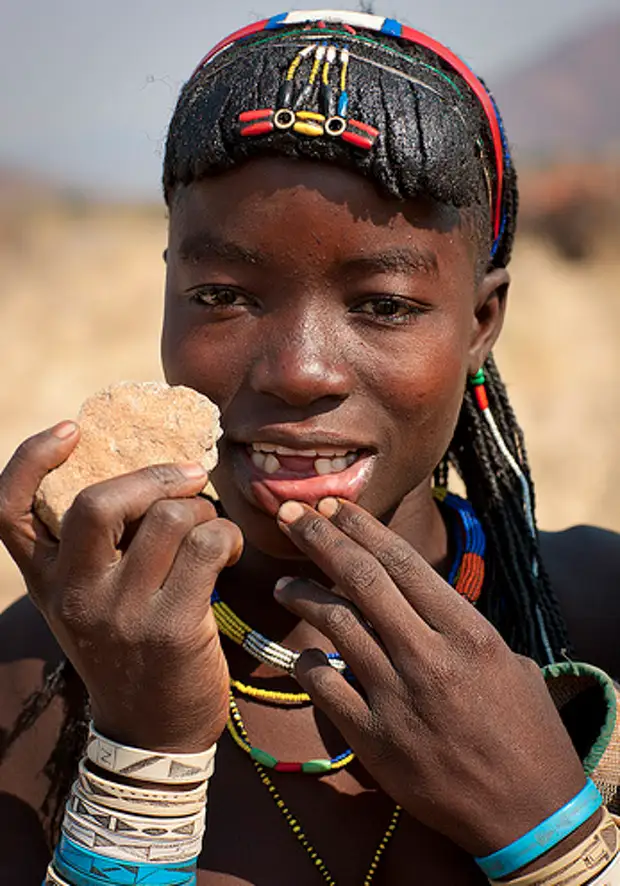 Tribe people. Африканские женщины без передних зубов.