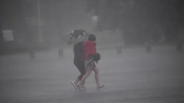 Синоптик предупредил о грозах в Центральной России