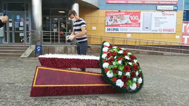 «Это не флешмоб, а суровая реальность», в Свердловской области похоронили бизнес