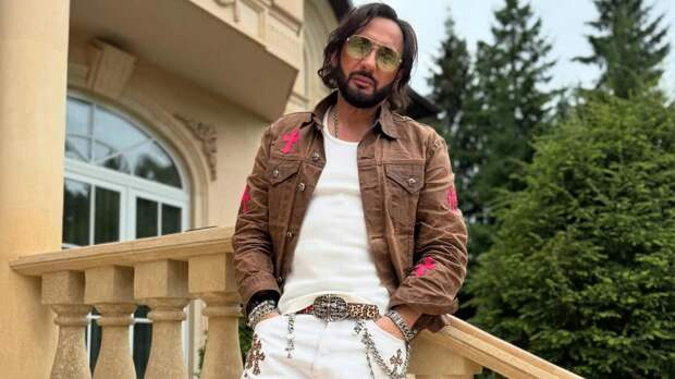 Стас Михайлов ответил хейтерам на критику своего имиджа: «Хотел бы, чтобы меня оценивали по творчеству»