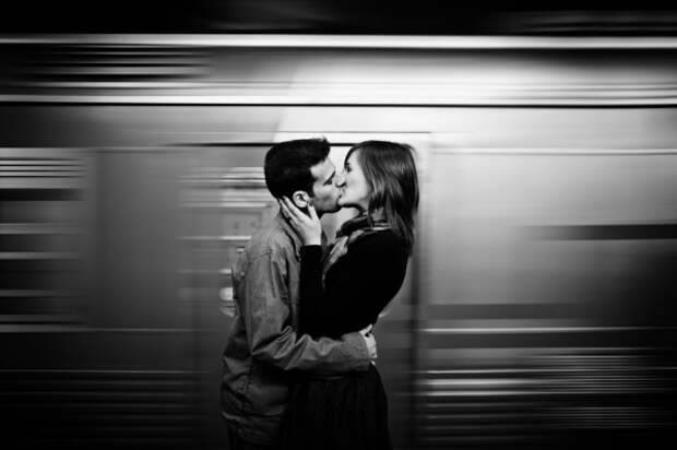 Трогательные, нежные и страстные поцелуи из обычной жизни (17 фото)