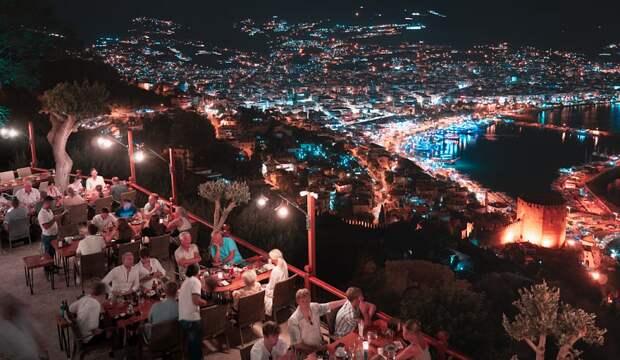 В Турции туристы массово ринулись отдыхать в отели по случаю праздника Курбан-байрам