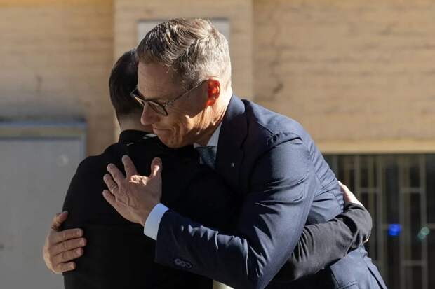 В Киев поездом прибыл президент Финляндии под сирены фейковой воздушной тревоги