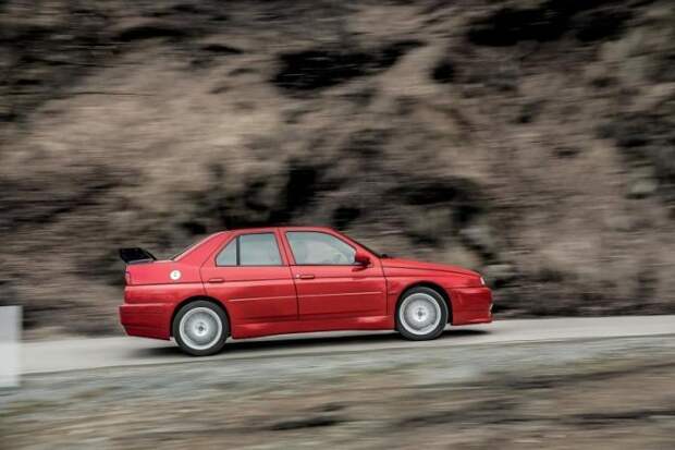Уникальный Alfa-Romeo 155 GTA Stradale 1993 года