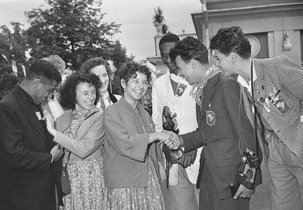 Московский фестиваль молодежи и студентов, 1957 | Фото: anews.com Московский фестиваль молодежи и студентов, 1957 | Фото: anews.com