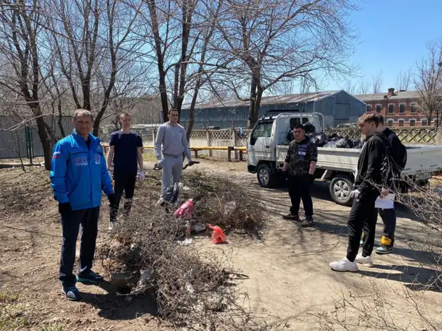 Депутаты, волонтеры и простые горожане навели порядок в Уссурийске