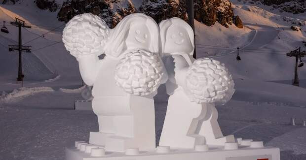 Снежные туристы Lego поехали по австрийским Альпам
