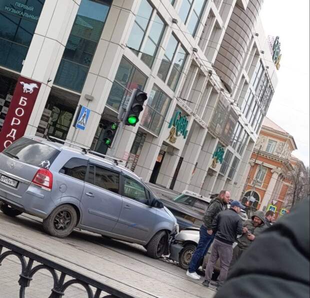 ДТП возле ТЦ "Green Plaza" https://t.me/webmoney_dn/316180