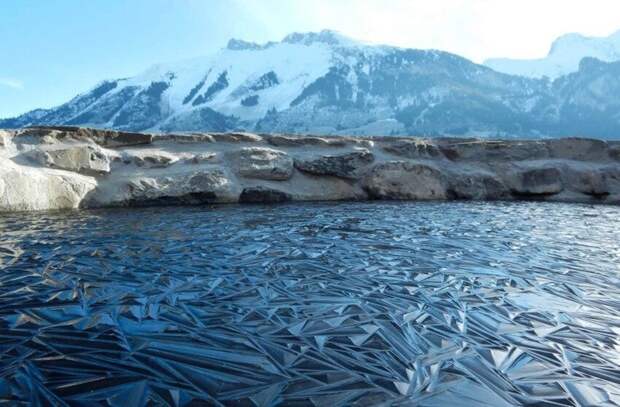 Замёрзшее озеро в Швейцарии