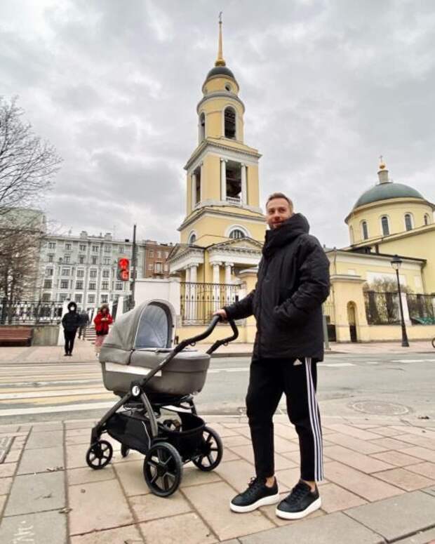 Дмитрий Шепелев на прогулке с Тихоном