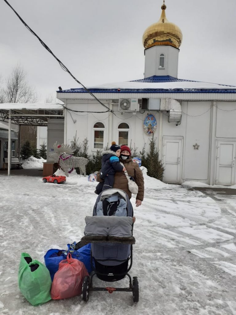 Волонтеры из храма Георгия Победоносца оказали помощь многодетным семьям