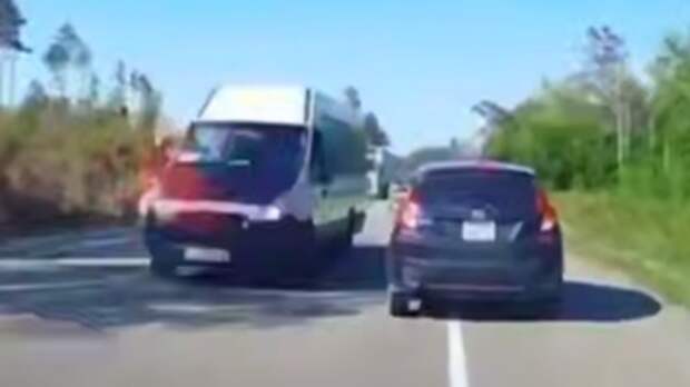 Столкновение автобуса и легковушки в Приамурье / Кадр из видео: Amur Mash