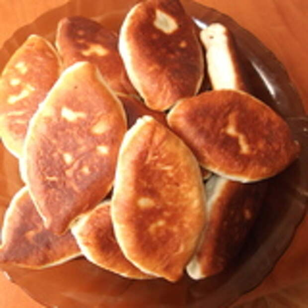 Жареные пирожки с картошкой - очень известные, но очень любимые. (Тесто для замеса в хлебопечке)